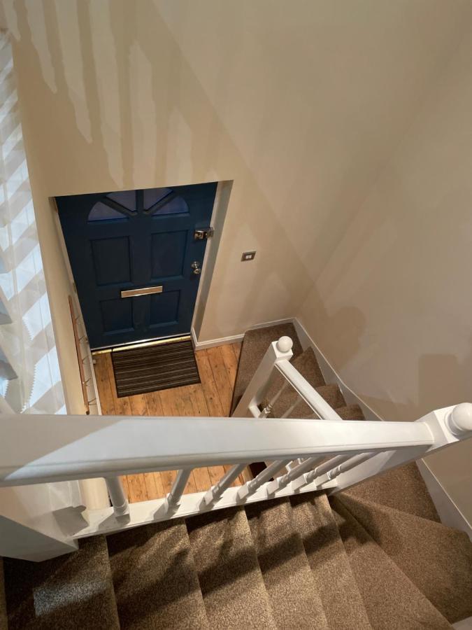 Super Convenient For Central London - Large 2 Double Bed Apartment 30 Seconds Walk To Platform Train Station And 19 Mins To London Waterloo Εξωτερικό φωτογραφία