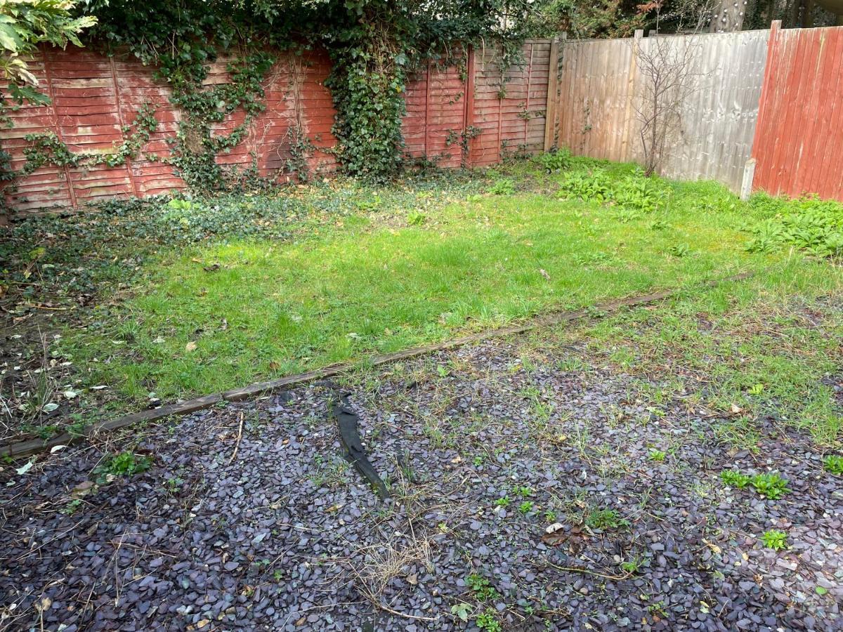 Super Convenient For Central London - Large 2 Double Bed Apartment 30 Seconds Walk To Platform Train Station And 19 Mins To London Waterloo Εξωτερικό φωτογραφία